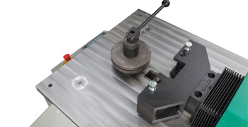 Richtmaschinen und Biegemaschinen im Maschinenbau URM 80 E