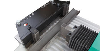 Richtmaschinen und Biegemaschinen im Maschinenbau URM 80 E